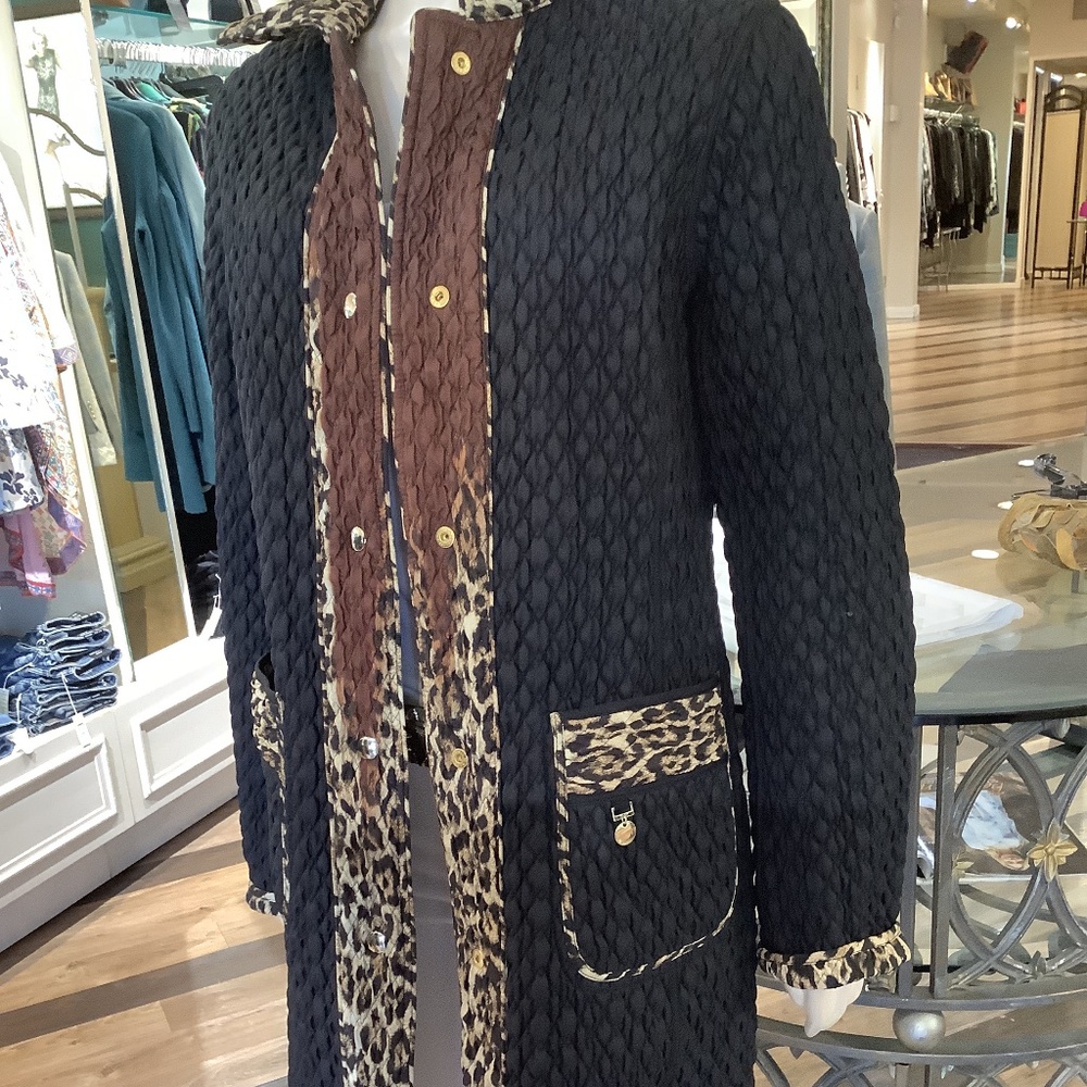Fabulous quilted weather coat water resistant  Reversible!!!  Two coats in one.